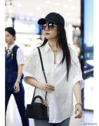 刘亦菲看赛车制型太美全场！穿短外衣+牛仔裤神